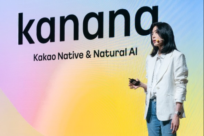 Kakao　CEO　Chung　Shina　presents　its　AI　messenger　app　Kanana　in　2024　(Courtesy　of　Kakao)