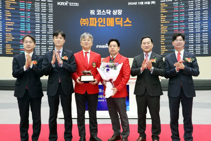 Finemedix made its Kosdaq debut on Dec. 26, 2024. Finemedix co-CEOs Seongwoo Jeon (third from left)