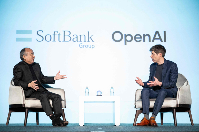 SoftBank　Chairman　and　CEO　Masayoshi　Son　(left)　and　OpenAI　CEO　Sam　Altman　participate　in　a　panel　discussion　in　Tokyo　on　Feb.　3,　2025　(Courtesy　of　Yonhap)