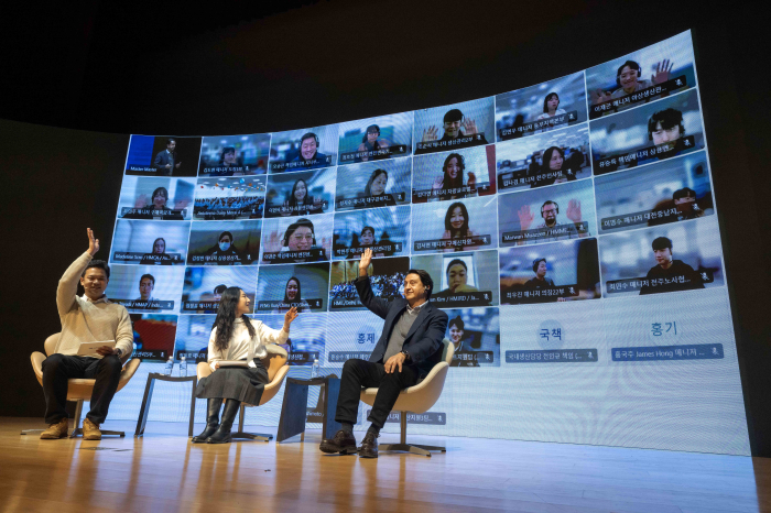 Hyundai Motor CEO José Muñoz (right) held a town hall meeting with employees on Feb. 21, 2025 (Courtesy of Hyundai Motor)