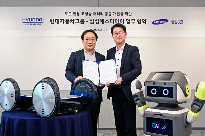 Samsung　SDI　and　Hyundai　Motor's　MOU　to　jointly　develop　robot-dedicated　high-performance　batteries　(Courtesy　of　Hyundai　Motor　Group)
