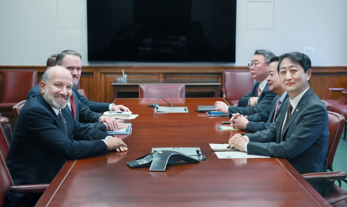 Senior officials from South Korea and the US, including US Commerce Secretary Howard Lutnick (front left) and South Korea’s Minister of Trade, Industry and Energy Ahn Dukgeun (front right), meet in Washington, D.C. on Feb. 27, 2025 (Courtesy of the Ministry of Trade, Industry and Energy)