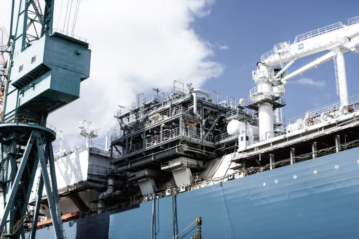 A ship undergoes HD Hyundai Marine Solution's maintenance service (Courtesy of HD Hyundai)
