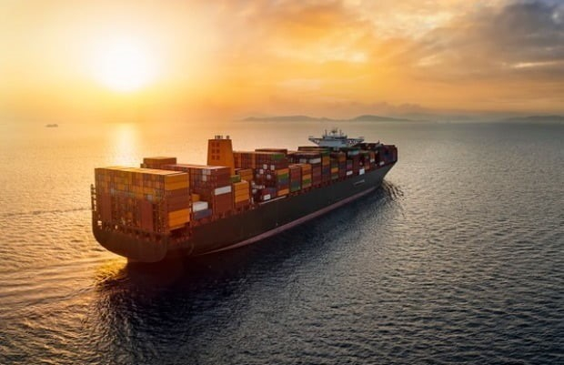 A　container　ship　(Courtesy　of　Getty　Images)