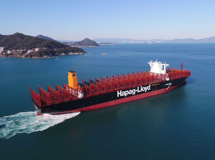 A　24,000-TEU　LNG　dual-fuel　container　ship　delivered　to　Hapag-Lloyd　by　Hanwha　Ocean　(Courtesy　of　Hanwha　Ocean)