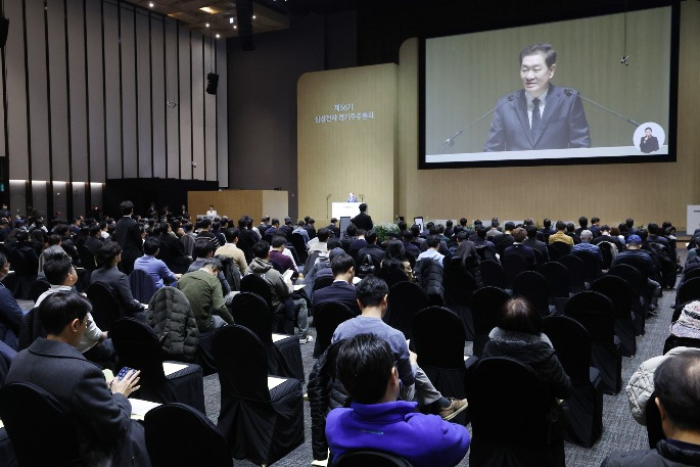 Samsung Electronics' annual general meeting drew about 800 shareholders