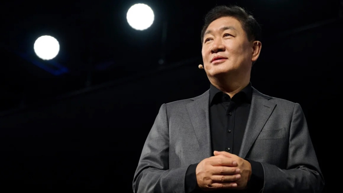 Han　Jong-Hee,　co-CEO　of　Samsung　Electronics,　speaks　during　the　2025　CES　event　in　Las　Vegas,　Nevada,　on　Jan.　6,　2025　(Courtesy　of　Getty　Images)