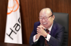 Hanwha gears up for 3rd-generation leadership with chairman’s stake gift
