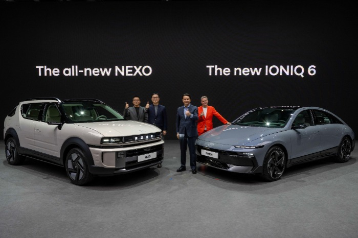Hyundai Motor President and CEO José Muñoz (center from right) and company officials pose for a photo at the 2025 Seoul Mobility Show