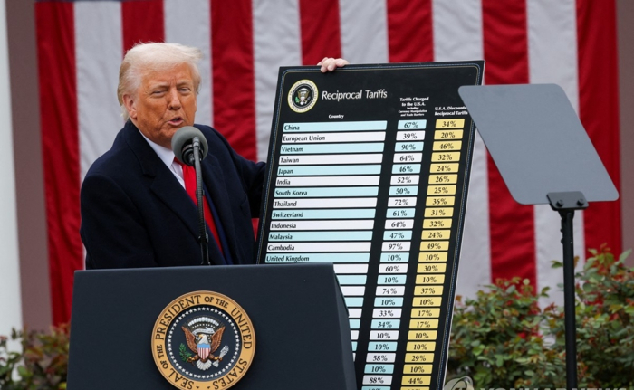 US President Donald Trump delivers remarks on tariffs in the Rose Garden at the White House in Washington, D.C. on April 2, 2025 (Courtesy of Reuters via Yonhap)