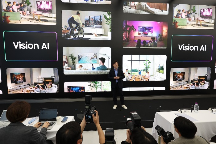 Yong Seok-woo, head of Samsung’s visual display division, speaks at Unbox & Discover 2025