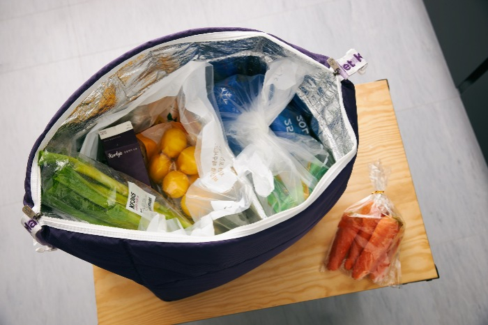 A Kurly delivery bag filled with fresh foods (Courtesy of Kurly)