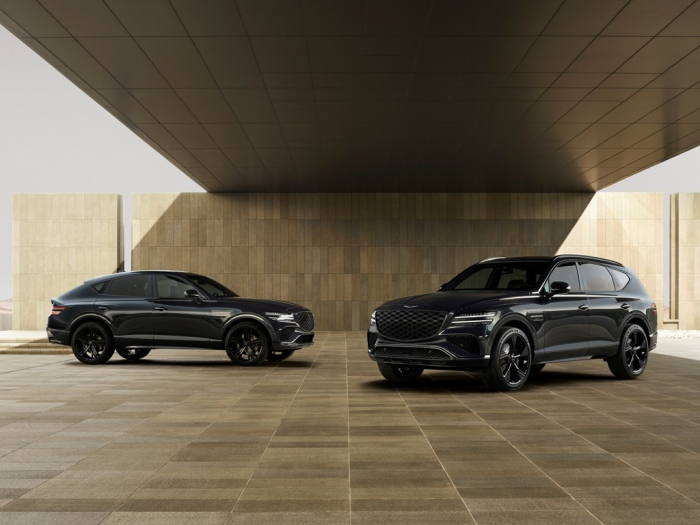 The Genesis GV80 Black (left) and the GV80 Coupe Black (File photo by Hynudai Motor)