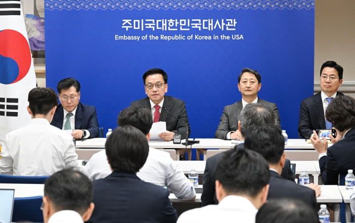 Finance Minister Choi Sang-mok (second from left) and Industry Minister Ahn Duk-geun (third from left) hold a press conference on the Seoul-Washington trade talks at the Korean Embassy in Washington on April 24, 2025
