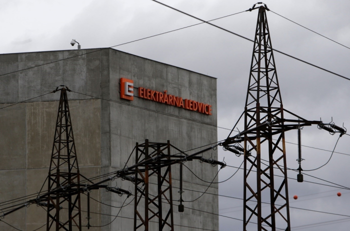 Electrical pylons carry power from CEZ's Ledvice coal-fired power plant near Ledvice, Czech Republic (Courtesy of Reuters via Yonhap)