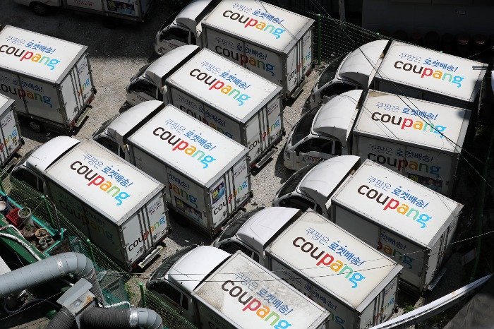 Naver has joined forces with Kurly, a fresh food delivery app, to challenge Coupang's dominance