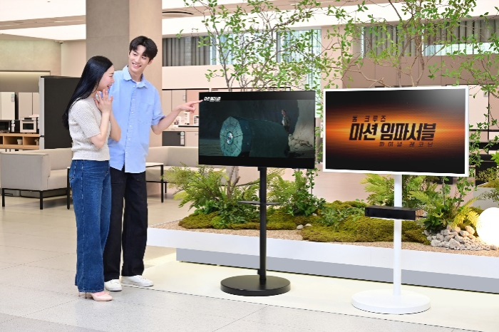 Samsung　Moving　Style　with　OLED　screens　(Courtesy　of　Samsung) 