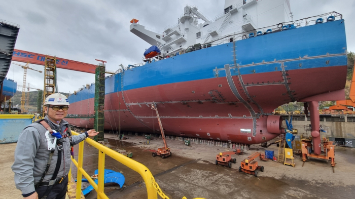 A Daehan Shipbuilding executive discusses a shipbuidling process at its shipyard in Haenam, South Jeolla Province