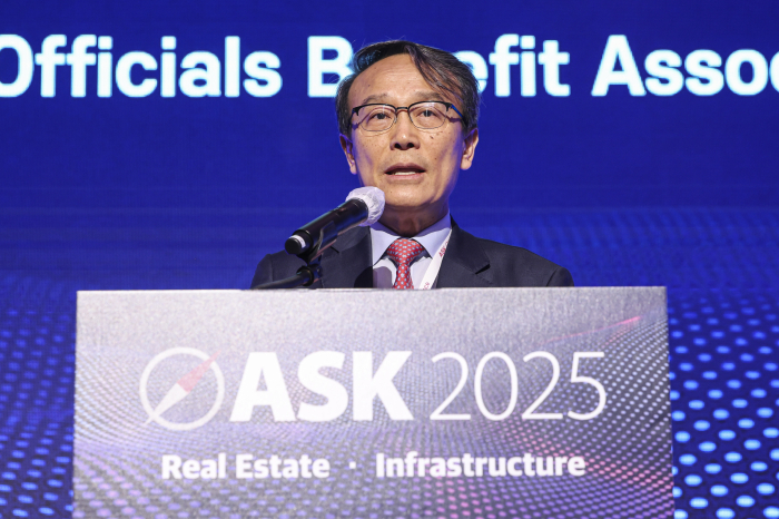 Huh Jang, chief investment officer of the Public Officials Benefit Association, speaks at ASK 2025 on May 22