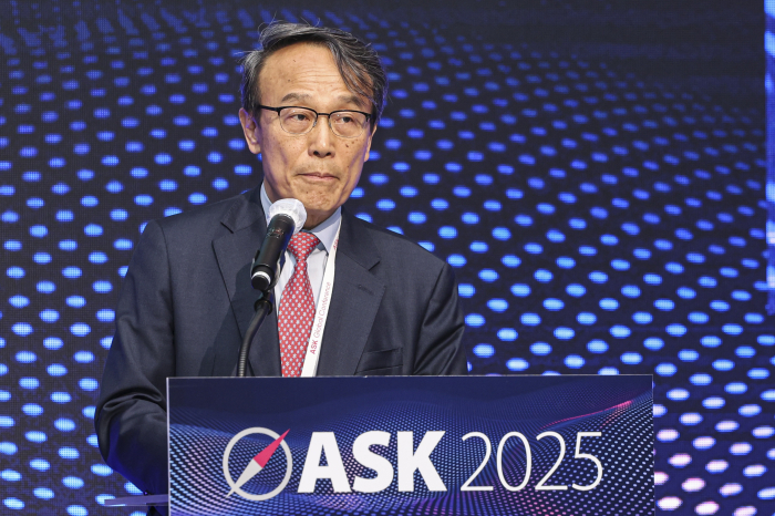 Huh Jang, chief investment officer of the Public Officials Benefit Association, speaks at ASK 2025 on May 22