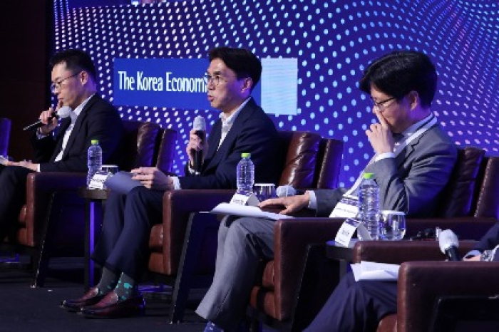 Kim Hyun Wook (second from left), a senior portfolio manager of the MMAA, speaks during a panel sessio at ASK 2025 on May 21
