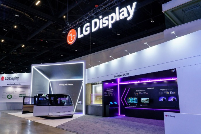 LG　Display's　exhibition　booth　at　SID　2025,　the　world's　largest　display　industry　trade　show