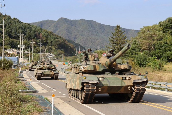 K2 battle tanks move toward a training area (Courtey of Yonhap)