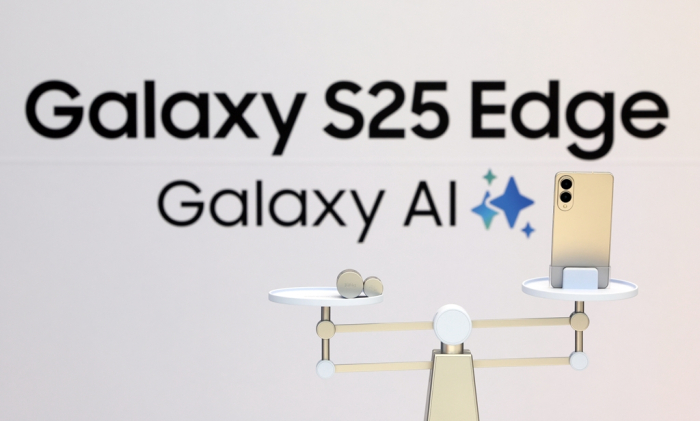 Samsung's Galaxy S25 Edge on display