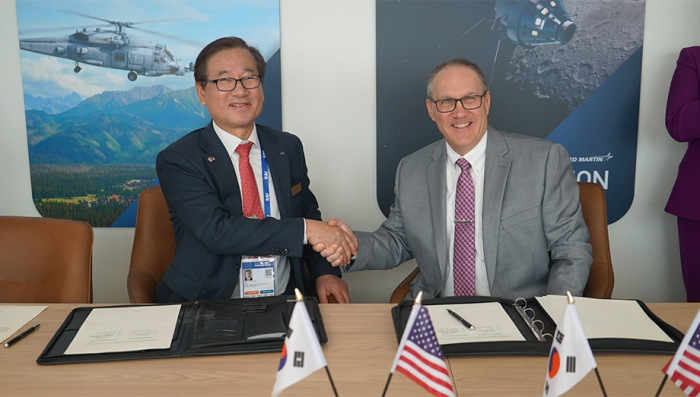 KAI CEO Kang Goo-young (left) and Lockheed Martin Chief Operating Officer Frank St. John shake hands after signing a partnership expansion MOU on June 17, 2025, in Paris (Courtesy of KAI)