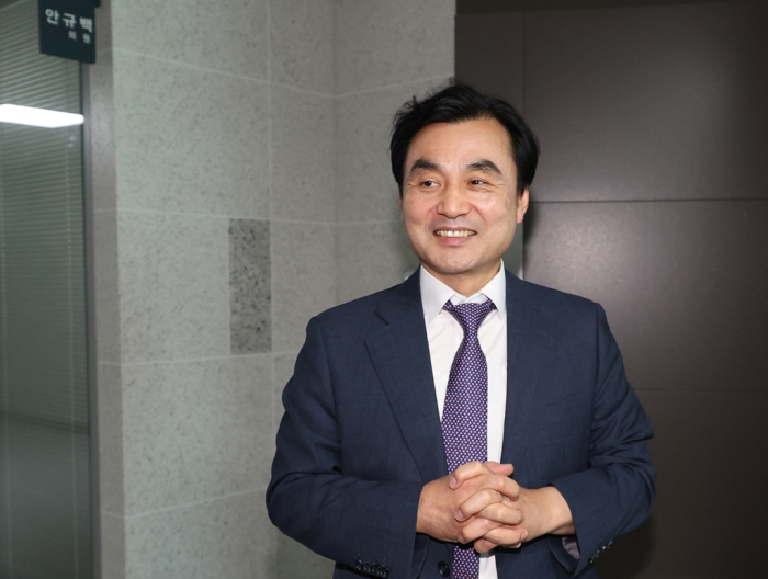 Democratic Party lawmaker Ahn Gyu-back has been named South Korea’s first civilian defense minister in 64 years