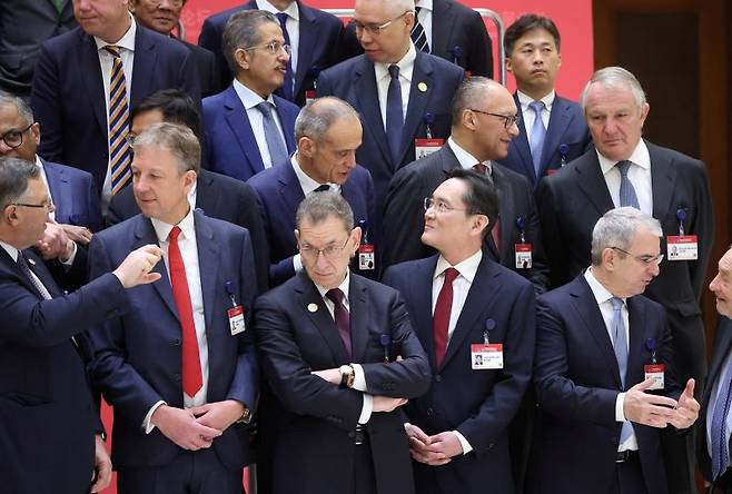 Samsung Electronics Chairman Lee Jae-yong (fourth from left, front row) attends the China Development Forum in Beijing early this year