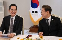 President Lee meets with Samsung chief amid stalled US-Korea trade talks