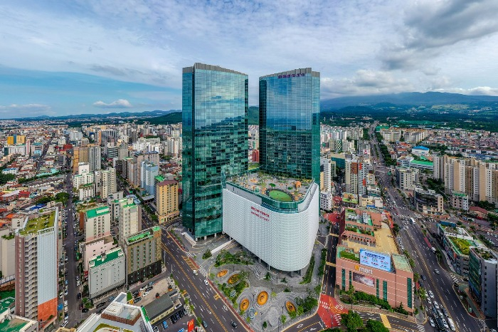 The facade of Jeju Dream Tower (Courtesy of Lotte Tour Development)