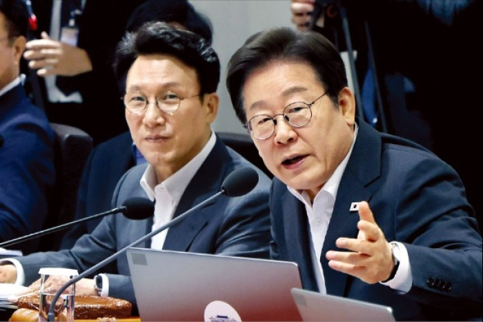 President Lee Jae-myung (right), Prime Minister Kim Min-seok