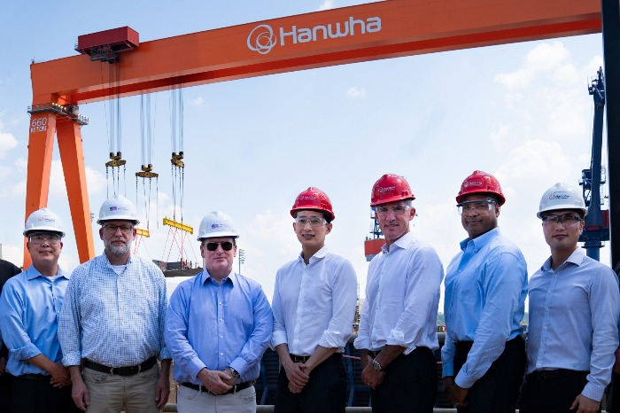 White House budget official Russell Vought (second from left), US Secretary of the Navy John Phelan (3rd from left), and Hanwha Group Vice Chairman Kim Dong-kwan (center) posing for a photo during their visit to Hanwha Philly Shipyard in Philadelphia on July 30, 2025 (Courtesy of Hanwha Ocean) 