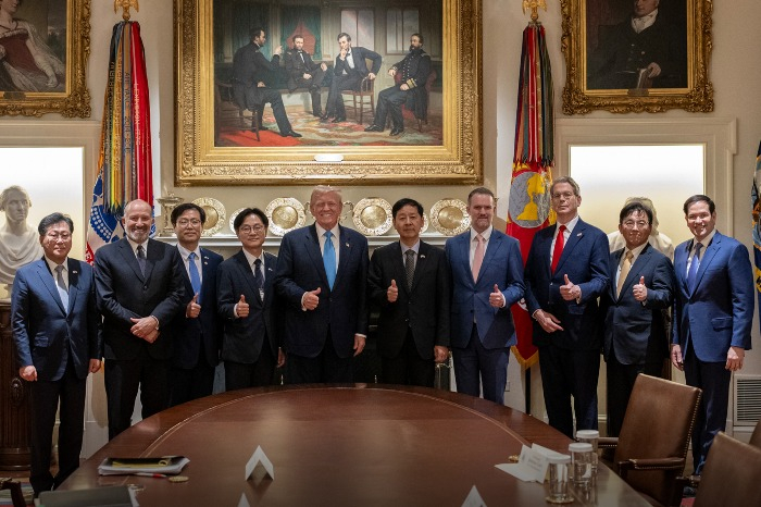 US President Donald Trump (center) poses for a photo with South Korean government officials after agreeing on a new tariff deal on July 31, 2025 (Courtesy of The White House X post) 