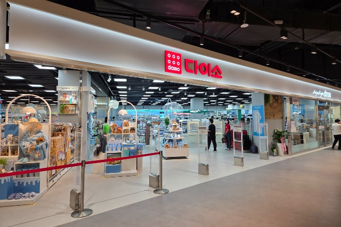 Dollar store Daiso bucks retail slump, surpasses E-Mart, Lotte in valuation