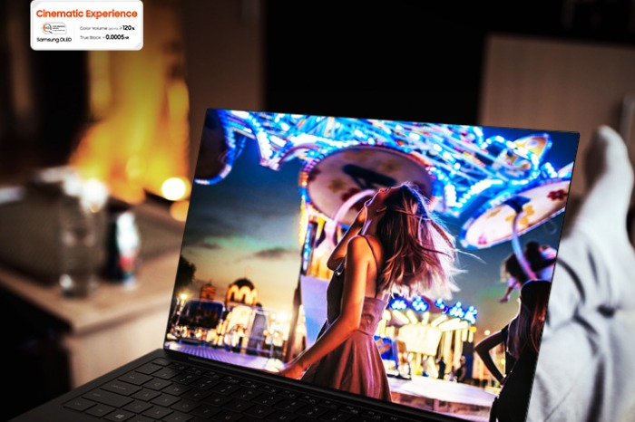 A labtop equipped with a Samsung Display OLED panel (Courtesy of Samsung Display)