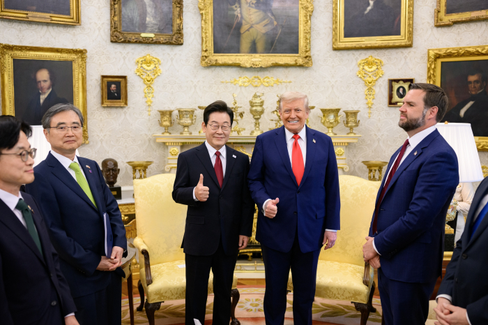 South Korean President Lee Jae Myung (third from left) holds a summit with Donald Trump at the White House on Aug. 25
