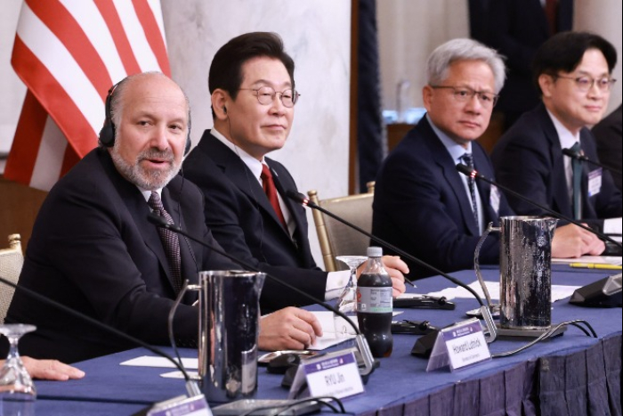 Seated between US Commerce Secretary Howard Lutnick (left) and Nvidia CEO Jensen Huang (right), Korean President Lee Jae Myung presides over the Korea-US business roundtable in Washington, D.C., on Aug. 25, 2025 