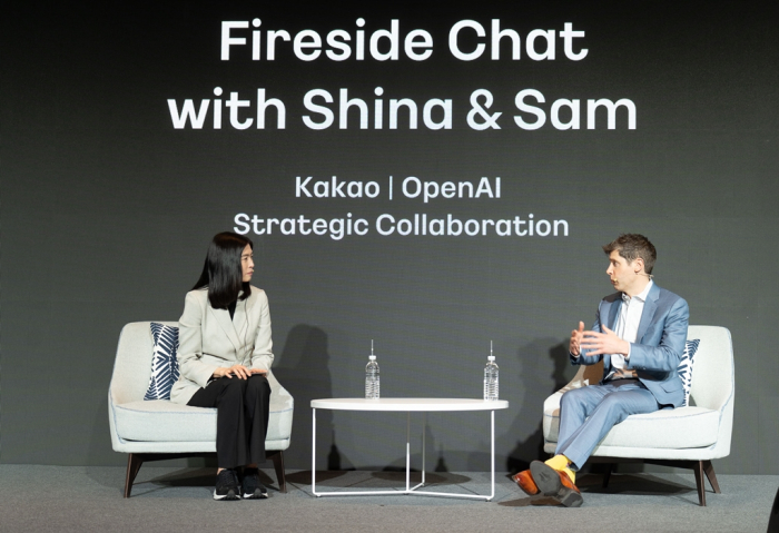 Kakao CEO Chung Shina (left) chats with OpenAI CEO Sam Altman on Feb. 6, 2025 (Courtesy of Kakao)