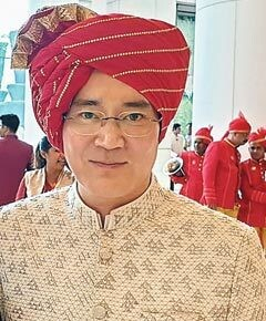 Samsung Electronics Chairman Lee Jae-yong attends the wedding of Reliance Chairman Mukesh Ambani’s eldest son Akash Ambani in 2019 wearing traditional Indian attire