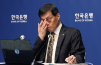 BOK to hold rates steady as won currency tumbles, economy recovers