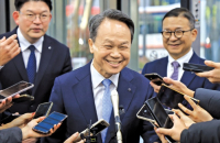 Shinhan backs Chairman Jin for 2nd term after breakout performance