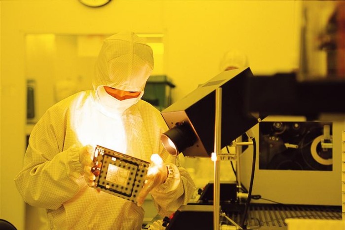 Samsung Pulls P5 Mega-Fab 6 Months Earlier — Pyeongtaek Capacity Race; SK hynix Follows
