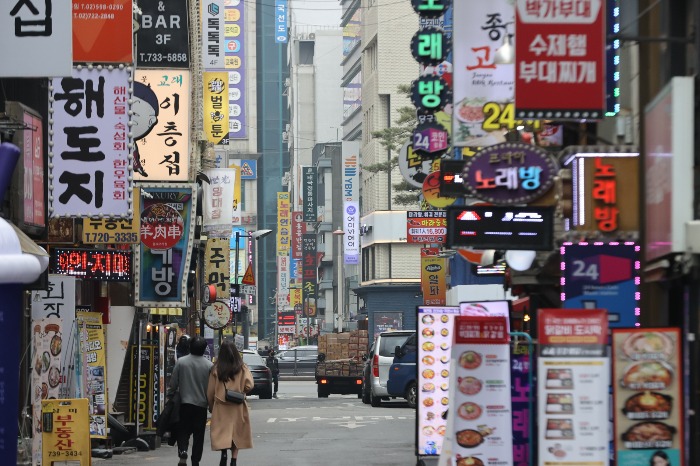 South Koreans turn to car-backed loans as lending caps tighten
